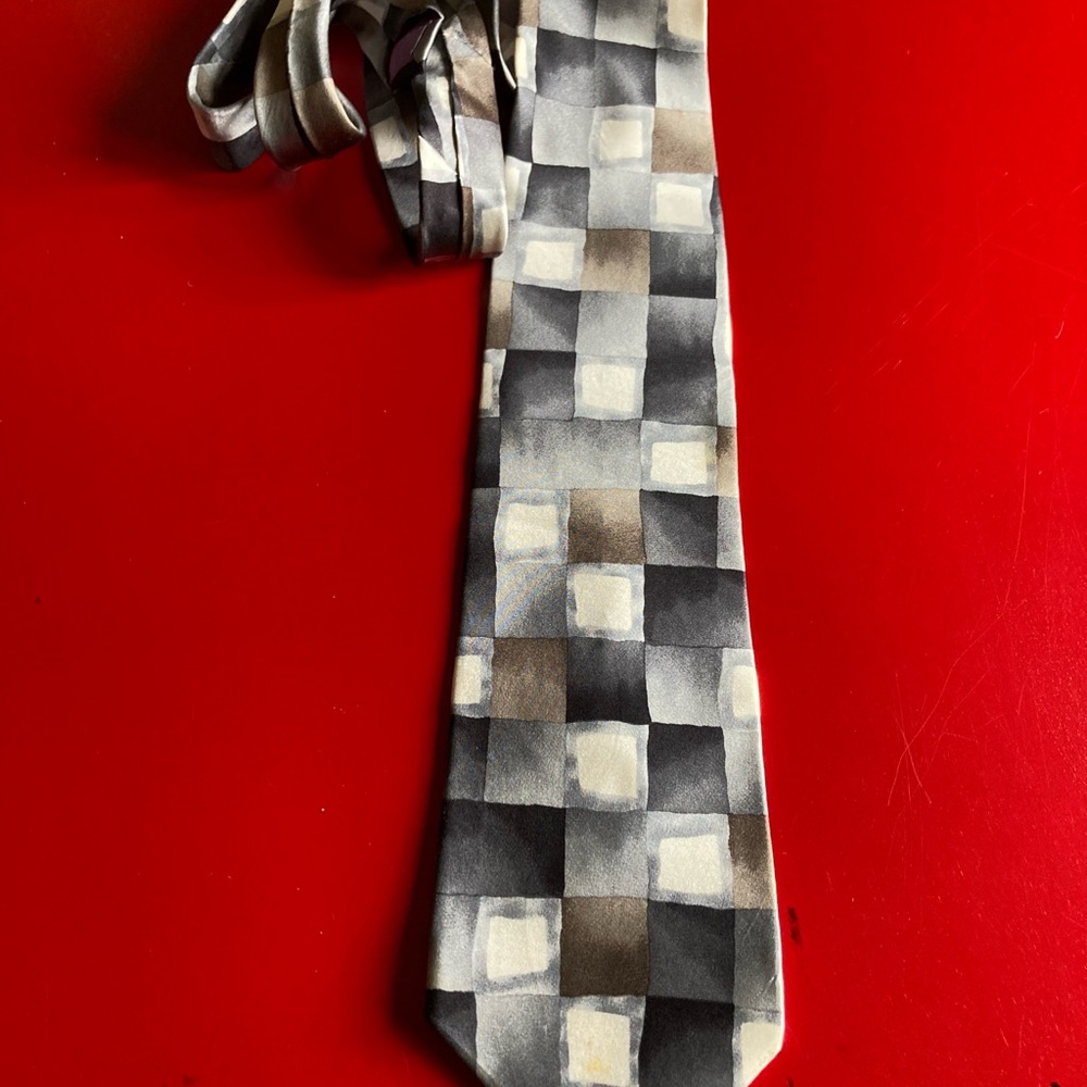 Jimmy V   V foundation tie